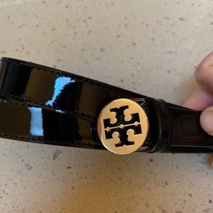 Tory Burch Medium black patent belt